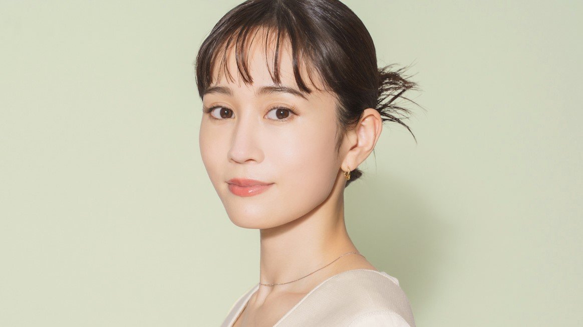前田敦子「久しぶりに恋人が欲しいと思った」“過去最大露出”の写真集は「触れたい」と思われる色気あふれる美ボディに 約14年ぶり写真集『Beste』