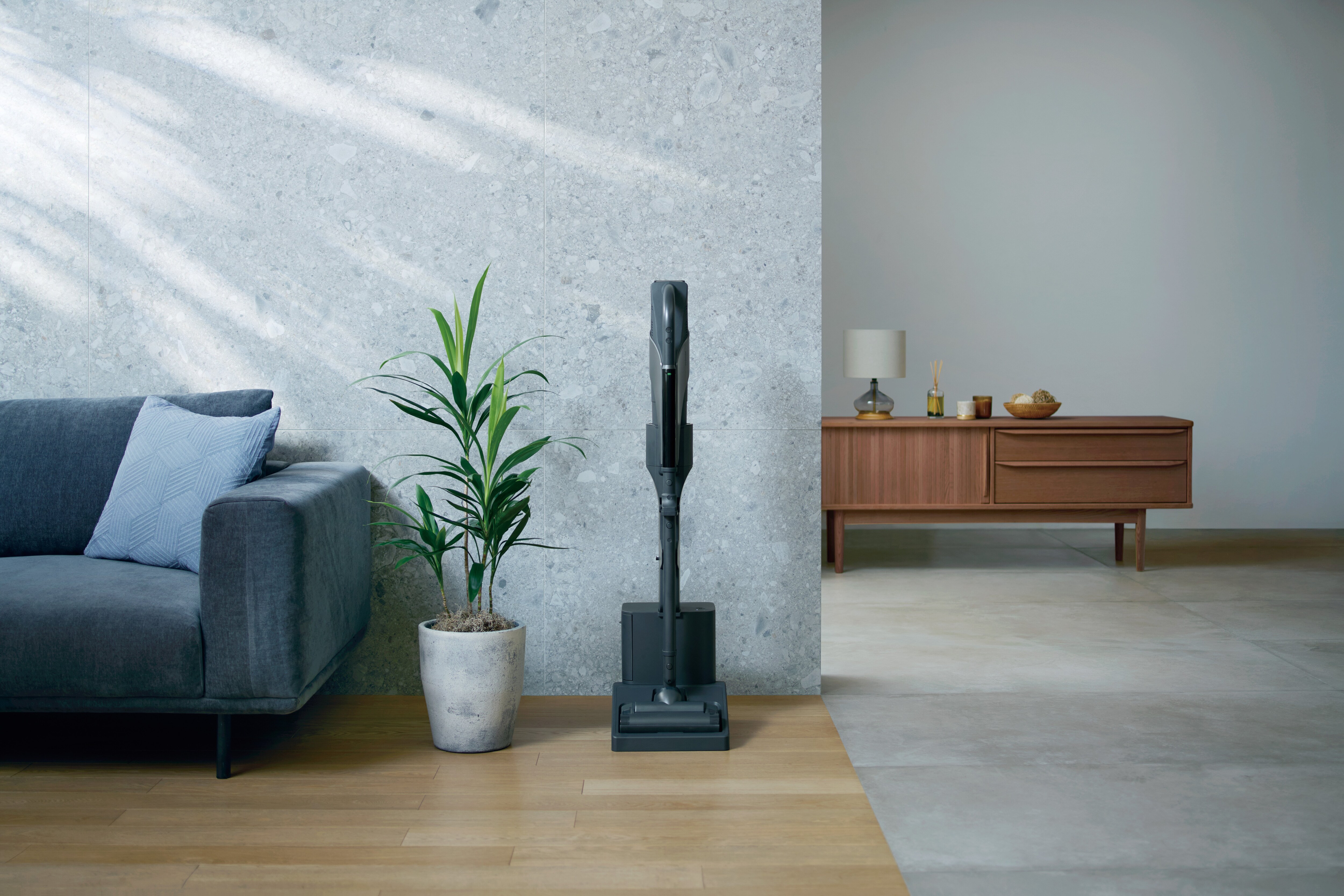 ❤️大特価❤️ コードレス掃除機　ゴミ収集一体型　50kpa フレキシブル操作 コードレス掃除機 50kPa超吸引 フレキシブル操作 収納・充電