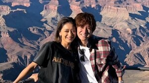 「素敵な写真に涙があふれた」みちょぱ＆大倉士門  初詣“いちゃいちゃショット”を披露　大胆ハグやおどける様子も