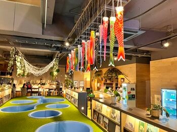 おふろcafe ハレニワの湯の天井に、お子さまが作った「オリジナルこいのぼり」を泳がせよう！　子供の日に向けて「こいのぼりワークショップ」を開催します