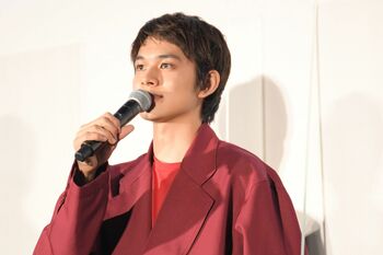 北村匠海「僕は幸せ者」映画「とんかつDJアゲ太郎」初日舞台挨拶でキャスト陣らに感謝