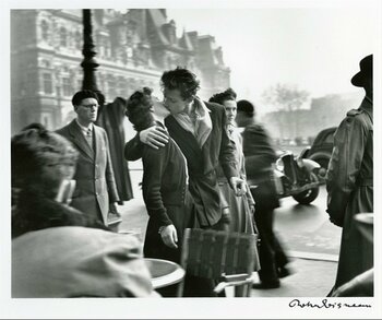 【伊勢丹新宿店 本館6階アートギャラリー】ロベール・ドアノー写真展「パリの街角　喧騒の隙間」26年 4/22(水) ～開催。巨匠ドアノーが愛した、パリの日常に宿る一瞬のドラマを捉えた 29点を展示販売