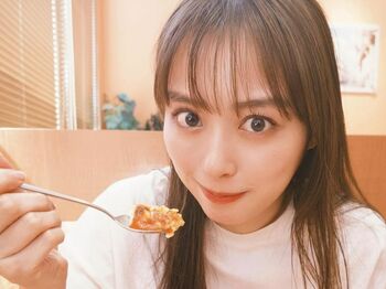 内田理央　まるで彼女とファミレスデート！？　2日連続で大好きなサイゼリヤを堪能！ 熱々ドリアをフーフーする写真を公開