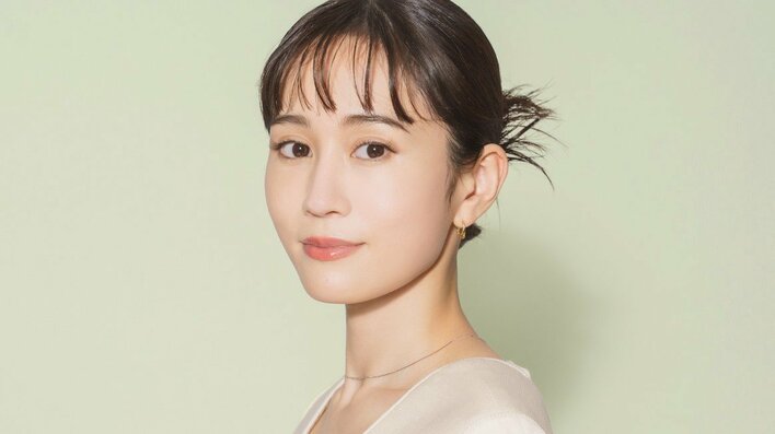 前田敦子「久しぶりに恋人が欲しいと思った」“過去最大露出”の写真集は「触れたい」と思われる色気あふれる美ボディに 約14年ぶり写真集『Beste』