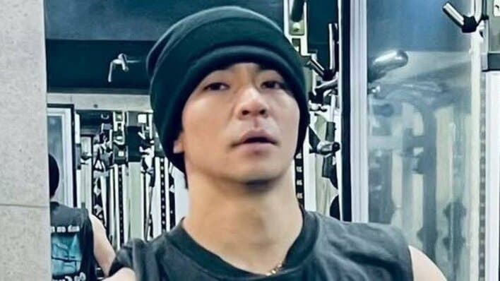 【画像6枚】「こんなにゴツかったの…？」岸優太 鍛え上げた筋肉披露！がっしりした肩周り＆浮き出た血管を見る