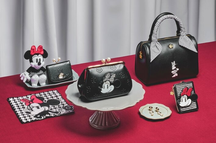 ミニーマウス×マリクワの新商品が大人かわいい！バッグやカチューシャ・ぬいぐるみなどレトロ感あふれるグッズが豊富に登場<br />