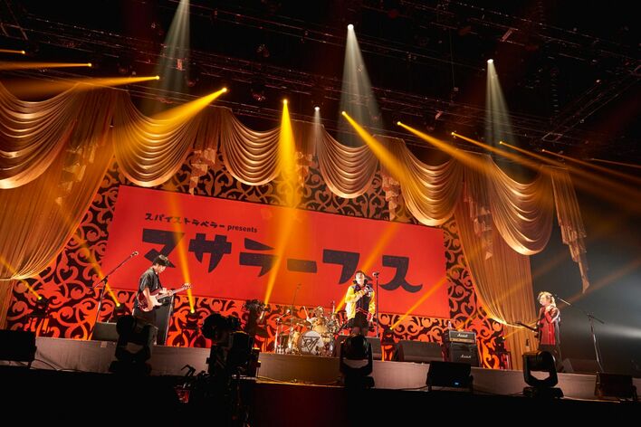 史上初！？カレー＆音楽が融合したフェスを体感！ 桜井誠&チッチの新バンドがフェス初登場
