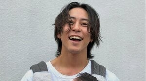 佐野岳 “髪の毛フサフサ”な0歳長男抱いたショット披露！「楽しすぎるだろ」大興奮な“父性愛”あふれる姿に「良い顔」「ハッピーな気持ちになる」