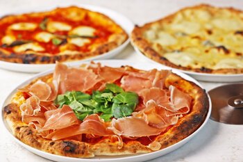 11/20に新オープンした【チーズミート】本格窯焼きナポリピッツァ“全8種”が食べ放題！