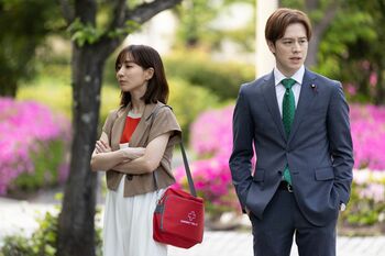 敵が多い小鳥遊市長・馬場園（ウエンツ瑛士）は吉良（田中みな実）の知り合い！？ある時、市長が襲われ…『ギークス』第5話予告