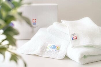 【今治タオルへの名入れに新提案】今治品質を企業のオリジナル　　ノベルティに！　オリジナルタグ縫製で約2週間納品可能