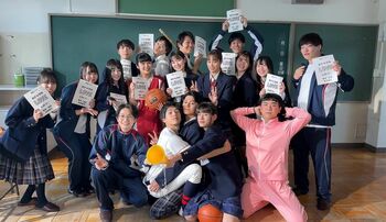 広瀬アリス＆眞栄田郷敦ら制服で集合写真！JO1・佐藤景瑚は“美少女”っぷりを発揮しSNSに「かわいすぎ」の声『366日』