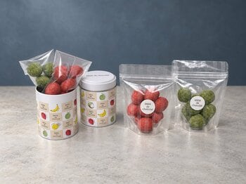 しみこみショコラ専門店「メレ・ド・ショコラ」より、果実の個性をやさしく包み込んだアップサイクルショコラ『フレーズ・ヴォワル』『マッチャ・ヴォワル』が新登場。