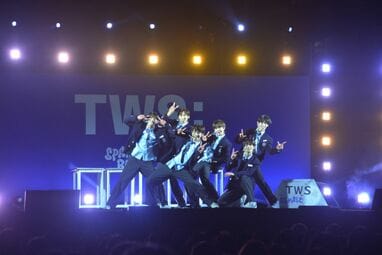 TWSが日本初のショーケースに登場！初々しい笑顔と圧巻の