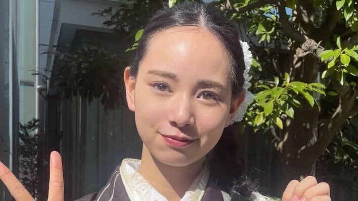 兄はWBC日本代表！“恋リア”出演で話題の女優「大人っぽくてステキ」な振り袖姿を披露！宮城弥生 おしゃれデザインを着こなす