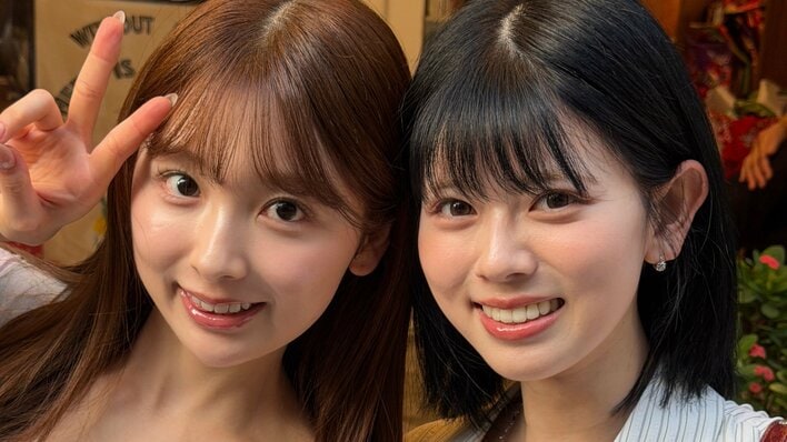 NiziU・MIIHI “お揃いアイテム”披露も小ささに「え？どこ？」「探しちゃったよ笑」とツッコミの声！RIKUとの“姉妹のような”台湾満喫ショット公開