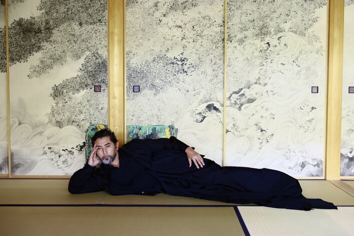 大人の魅力たっぷり！本木雅弘 還暦記念アートブック発売！ロンドンや