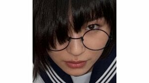 新しい学校のリーダーズ・SUZUKA メガネ外した歌唱姿を披露！長い前髪の間からのぞく鋭い眼光に「新たな一面が見れた」と絶賛の嵐