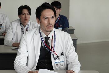 『院内警察』第9話に原作者・酒井義が出演！俳優顔負けの演技を披露「撮影はとても不思議な感覚でした」