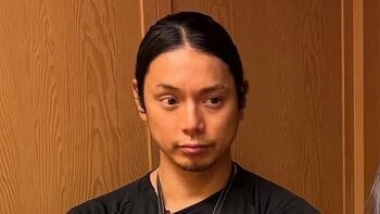 水嶋ヒロ 娘との2ショット公開！妻「絢香と10センチしか違わない」と成長に驚きつつ優しいまなざしで相談に乗る姿に「パパの顔だね」と反響