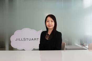 【ジルスチュアート　ビューティ誕生20周年】“かわいい”に恋するすべてのひとに。デビュー当時からプロダクトデザインを手がけるデザイナーに誕生秘話や20年の歴史と未来に込めた想いをインタビュー