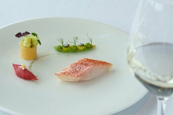 イノベーティブレストラン「Aperçu（アペルシュ）」、平日限定ランチコース「邂逅の前触れ」を開始──コンセプト「探究する邂逅」へと続く“研究の入口”を提示