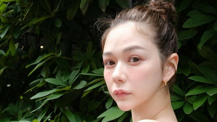 村重杏奈 オフショル肩出しコーデで“もっちりツヤ肌”公開 「お美人さんは…」18歳差弟の“褒め言葉”も明かす