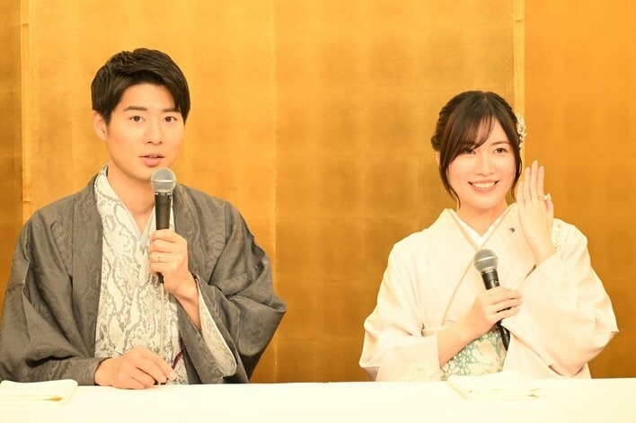 松井珠理奈＆ボイメン辻󠄀本達規  2人そろって和装姿で結婚会見も松葉杖のハプニング！？光り輝く指輪が左手薬指にキラリ 笑顔で結婚会見 