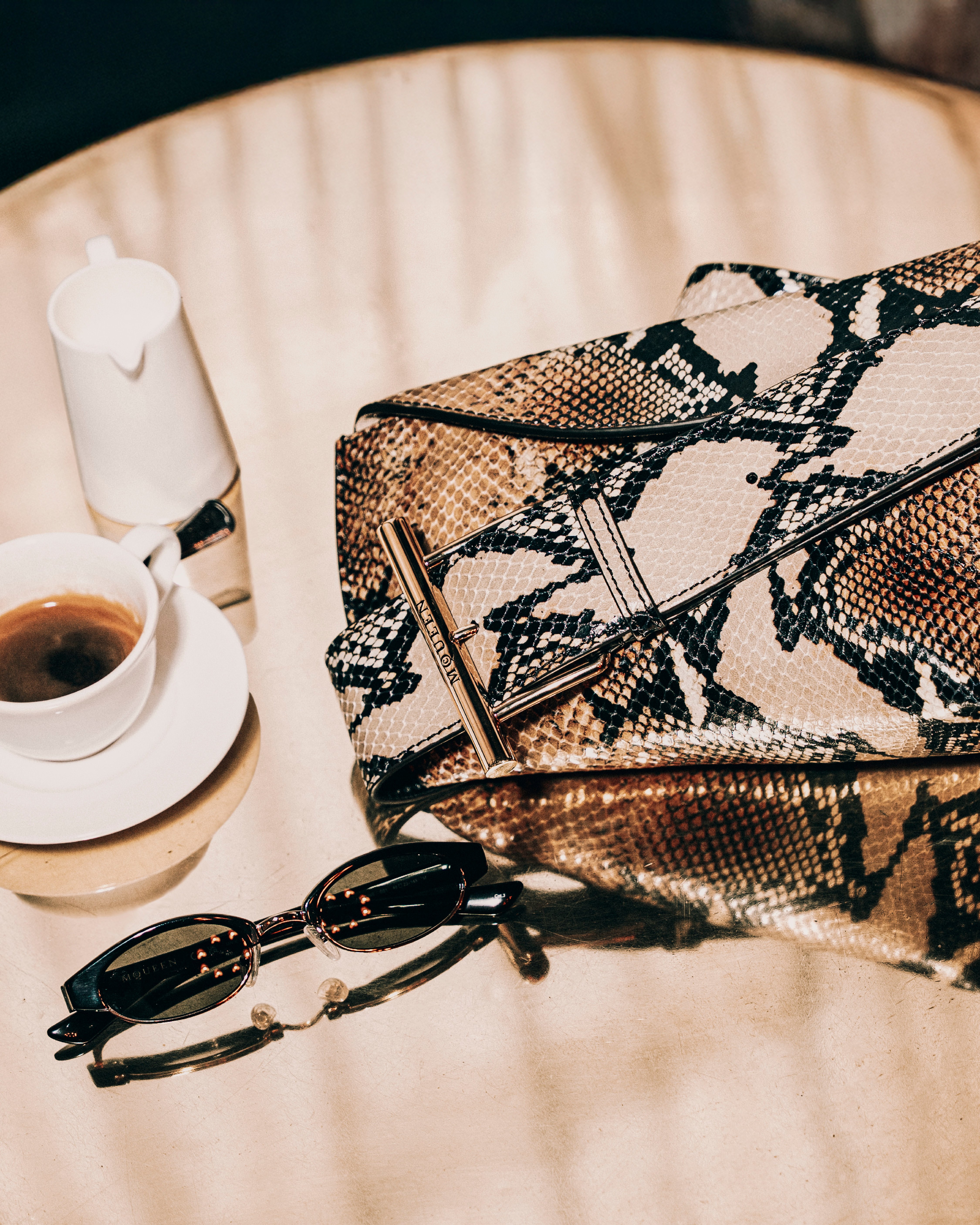 Alexander McQueen / Tバー スリング ショッパー T-Bar Sling Bag