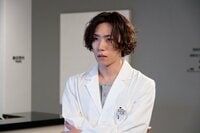 早乙女太一が中田（向井理）と同期のドクターとして登場「（2人の）関係性が短いシーンの中でもしっかり出せるように演じました」『ヤンドク！』第10話