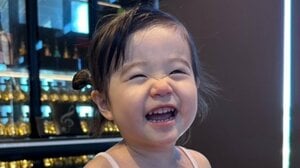 「もう1人いる！？」双子の弟の同じ顔に困惑する1歳8カ月の女の子が話題！かわいらしいリアクションに「これは永久保存版」「癒された」と反響【激かわキッズ奇跡の瞬間】