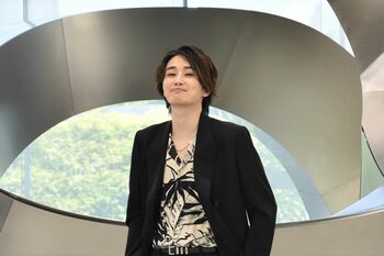 失踪説も…人気YouTuber カルマが１年ぶり姿現し芸能界デビュー発表！コラボしたい大物芸能人明かす