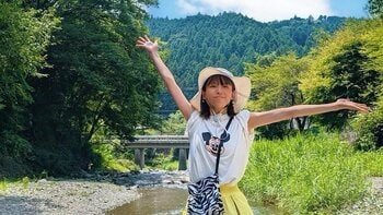 「少女やん...」若槻千夏(41)ショートパンツ姿で夏を大満喫する姿に「めっちゃ夏休み！」「いつまでも若い！」と驚きの声