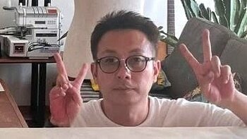 「さすがコカドさん」我が家・坪倉 ロッチ・コカドからの誕生日プレゼントを公開！お手製トートバッグ＆刺繍スカジャンに「すごく似合ってます」