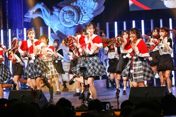 霜降り明星・せいやがラストアイドルのフリを完コピしてセンターで堂々披露