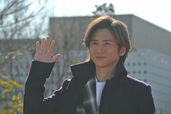 総額50億円のフォード＆フェラーリを従え、堂本光一がカーマニアぶりを発揮！