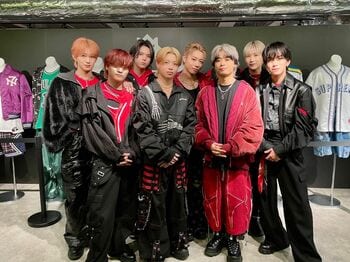 MAZZELのポップアップストアにメンバー訪問 「スケスケすぎてセンシティブ」な衣装も展示【めざまし独占】