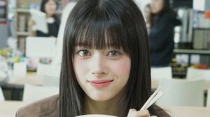 NiziU・RIMA “ふぅふぅ”ショットにキュン！“AI超え”のビジュアルでカップラーメンに夢中な姿に「純然たる美しさ」「親近感湧くなあ」