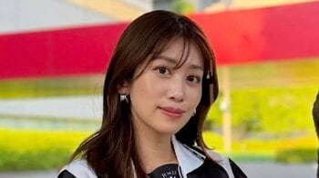 「スゲェ初めて見た」中川安奈 90年代のレアなサッカーユニフォームを披露！ワールドカップで目立ちそうなコーデに「着こなし最高」