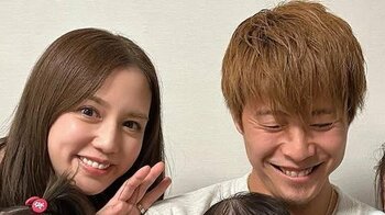 「パパに似てもう立派なアスリート」サッカー元日本代表 柿谷曜一朗の妻・丸高愛美 生後９カ月長男の“ハイハイ”姿を公開！力強く床を蹴り上げる姿に「動きが機敏」「ずりばいめちゃくちゃ早い」