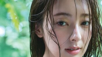 宮本茉由 初ランジェリーや温泉シーンに挑戦！最初で最後の写真集発売決定 大胆肌見せキャミソール姿の先行カットが公開
