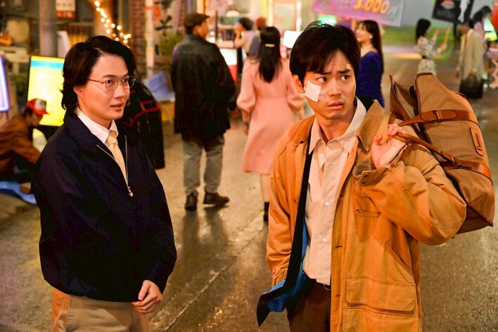 【写真】『もしがく』脚本・三谷幸喜とドラマのシーン写真を見る