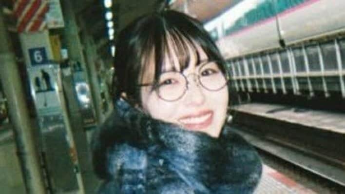 【画像8枚】「いっぱい飲んで楽しくね」浜辺美波 親友とのプチ旅行でほんのり頬染めたご機嫌ショットを見る