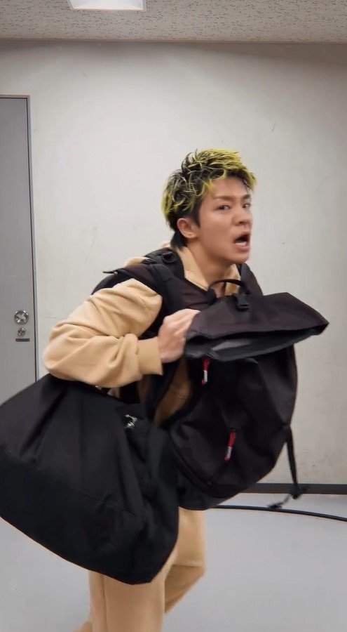 笑顔にする天才」岸優太 “制作費0円神動画”を投下！右に左に行ったり来