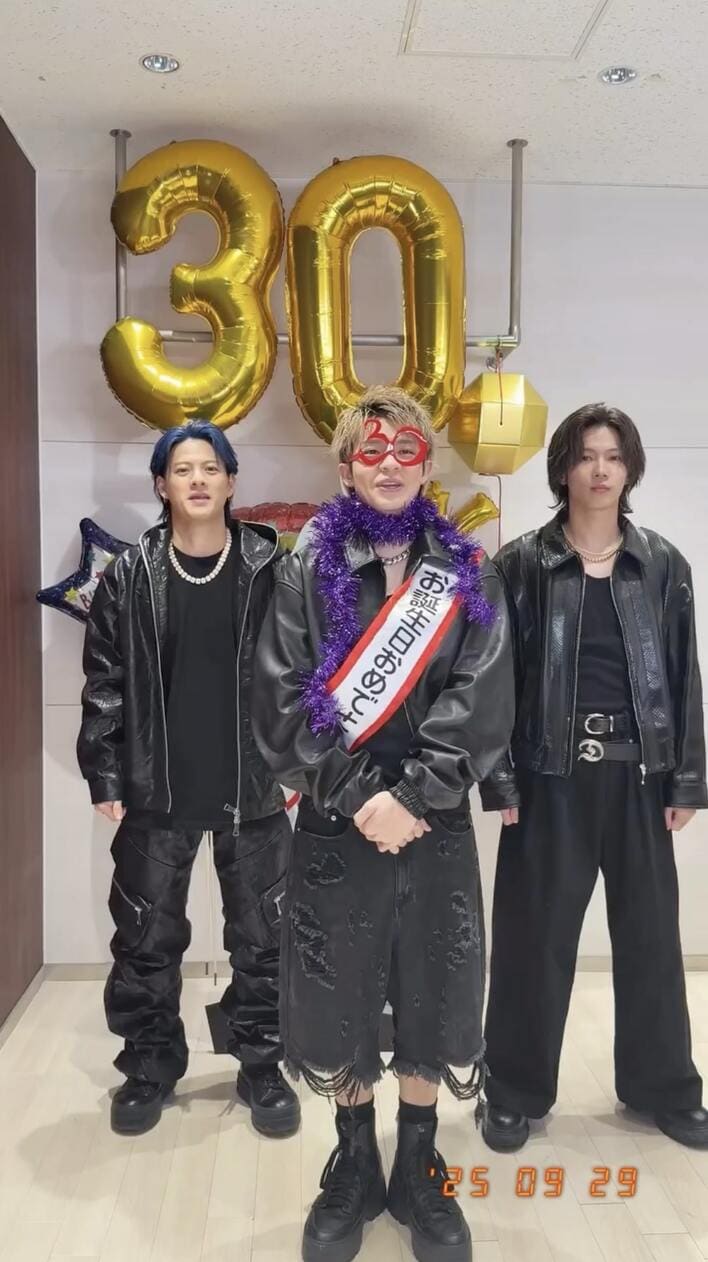 岸優太30歳の誕生日を平野紫耀＆神宮寺勇太が盛大にお祝い！特大ハート