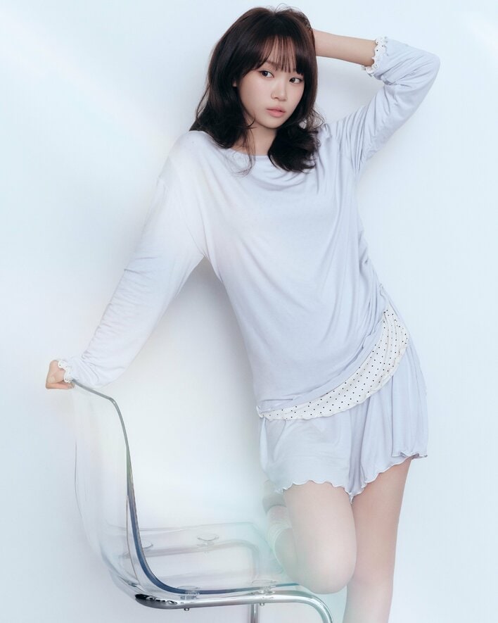LE SSERAFIM・チェウォンがドットT×レギンス姿でしなやかに魅せる