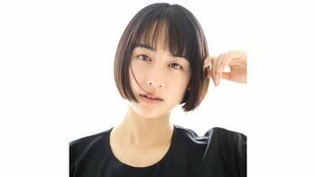 山本美月 2歳の我が子と大歓喜する親子ショット公開！ハウステンボスで“小さなミッフィー”とパレードに手を振る写真に「子のセンス最高すぎ」