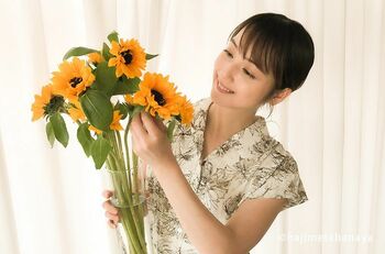 佐々木希「朝起きた時に花があると、今日も一日頑張れる」花初心者に向けた特設サイトのアンバサダーに！