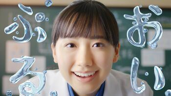 今年20歳を迎える芦田愛菜の悩みは「冷え性」！モコモコ靴下で対策