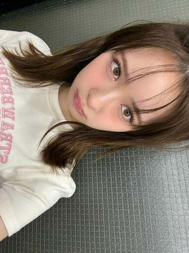 すごい腹筋」畑芽育 レアなへそ出し&“平成ギャル風”姿に大反響！雰囲気